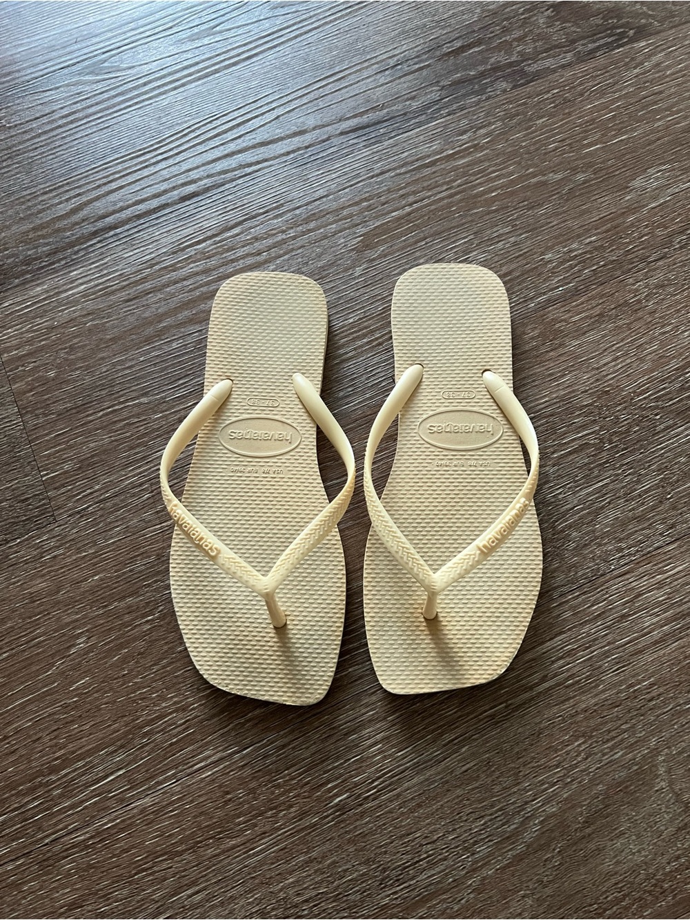 Havaianas Women's Slim Flip Flops in Light Beige